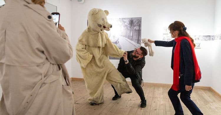 Wystawa "MiSie podoba" - zdjecia z Misiem