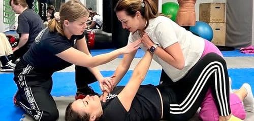 Bezpieczna, pewna, silna. Zacznij swoją przygodę z Krav Maga dla kobiet